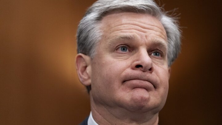 FBI-sjef Christopher Wray går av