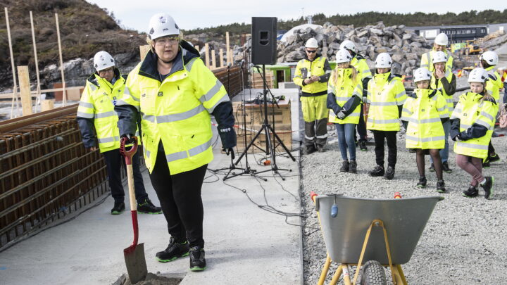 Ernas Langskip: Fare for grunn­støting både for og akter