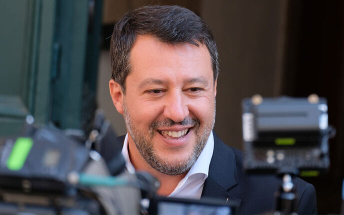 Italia: Matteo Salvini fri&shy;kjent for å ha avvist skip fullastet med migranter