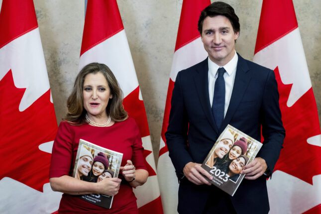 Trudeaus regjering mot oppløsning, Chrystia Freeland trekker seg