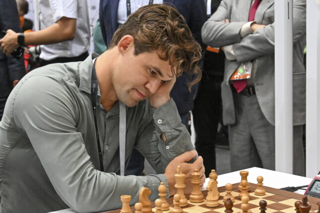 Magnus Carlsen får endret kleskoden og spiller
