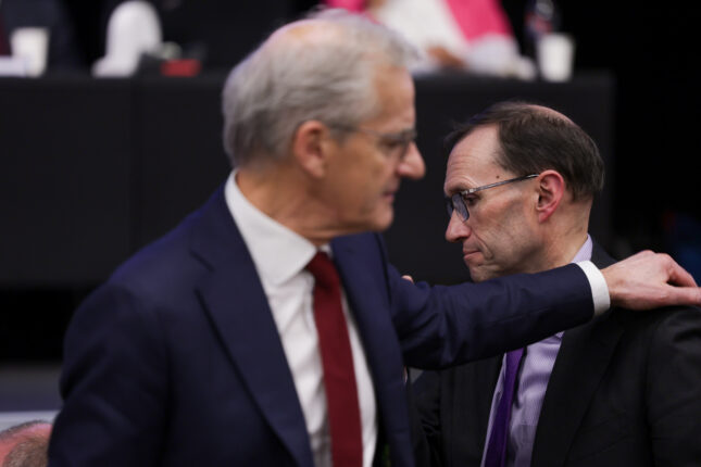 Et demokrati i forfall, i&NoBreak;&nbsp;Norge som i USA