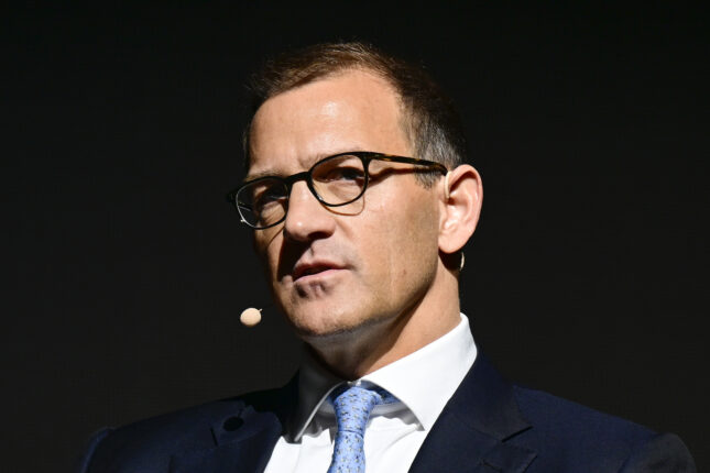 Den tsjekkiske milliardæren Daniel Křetínský kjøper Royal Mail