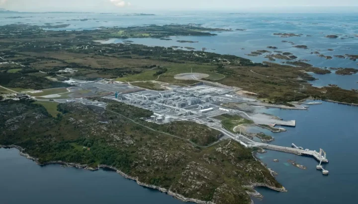 Kinesisk skip sirklet over norsk gass&shy;ledning en hel dag