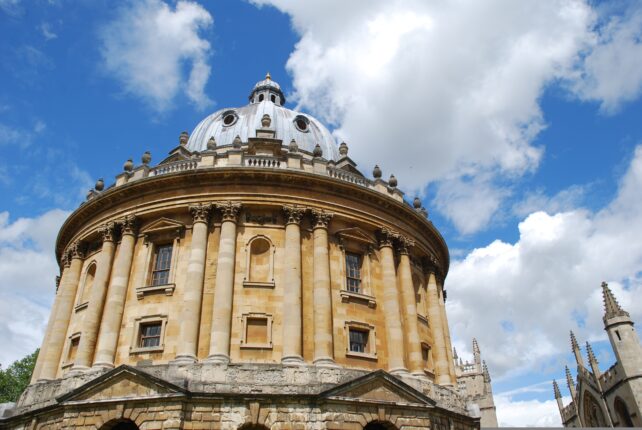 Oxford University holder av ti prosent av studieplassene til vanskeligstilte