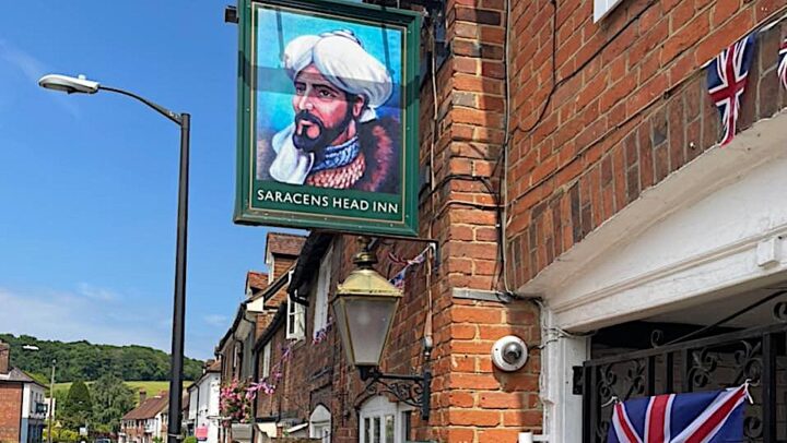 Islamistisk terrorist saksøker britisk pub for «rasistisk» navn