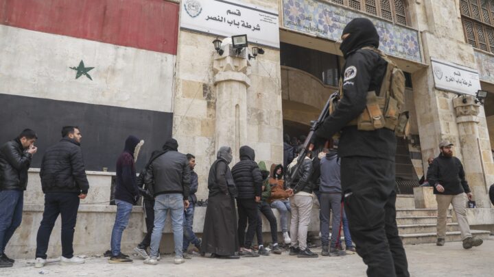 Iranske militære forlater Syria. Står Assad for fall?