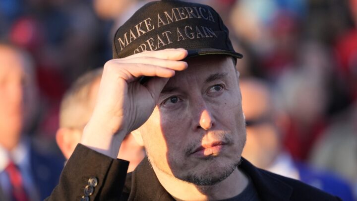 Biden-administrasjonen saksøker Elon Musk rett før den går av
