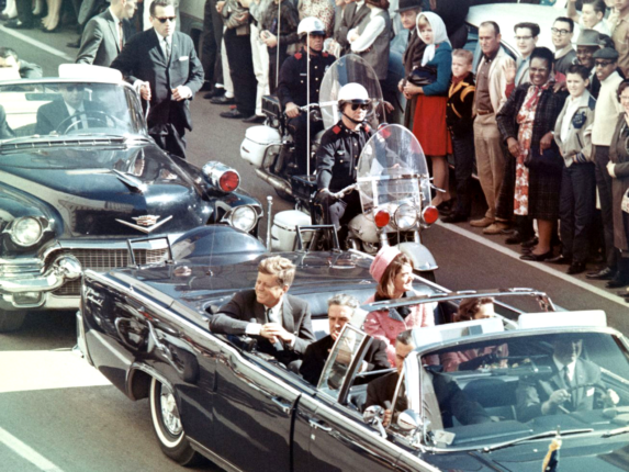 Trump lover å offentlig&shy;gjøre alle draps&shy;dokumentene om JFK, RFK og MLK jr.