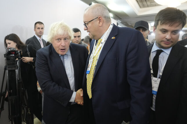 Boris: Vesten trekker seg tilbake