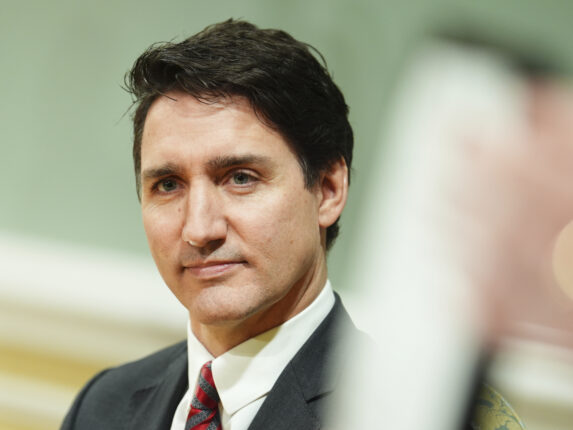 Upopulære Trudeau ventes å trekke seg