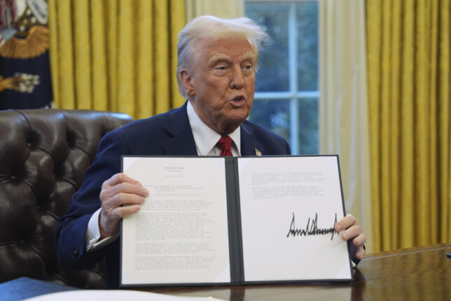 Trump vil innføre toll mot Canada og Mexico allerede i morgen