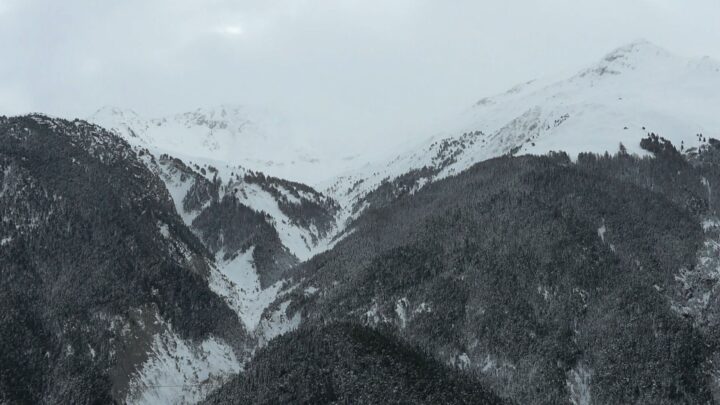 Franske myndigheter: Tre kvinner overlevde skredet i Savoie