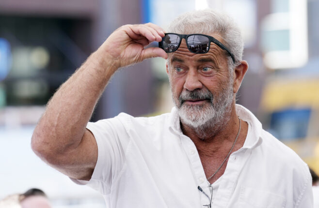 Daily Mail henger ut Mel Gibson for å tørre å stille spørsmål ved brannene