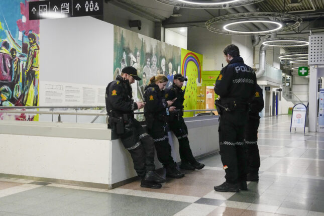 12 år gammel jente slått flere ganger i hodet av jente&shy;gjeng på Oslo S