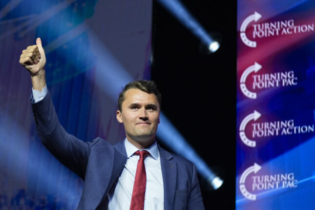 Se video: Her blir Charlie Kirk skutt i Utah