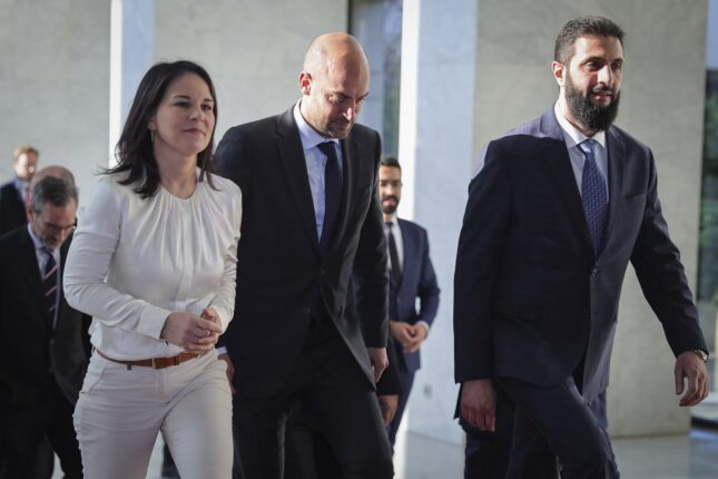 Baerbock: Vi vil ikke finansiere islamisering. Al-Sharaa unnlot å ta henne i hånden