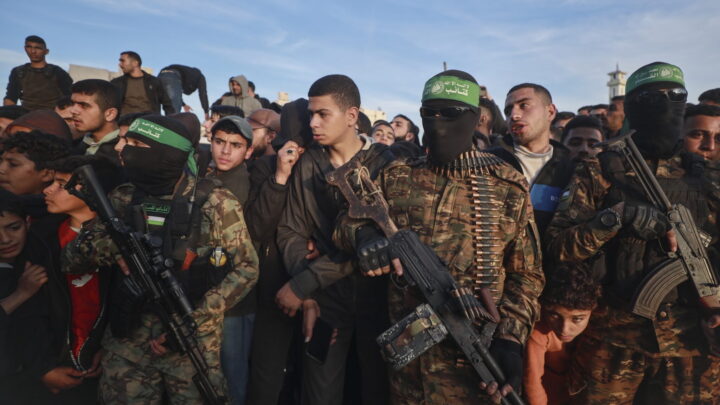 Hamas har penger nok: Verden står i kø for å betale terroristene