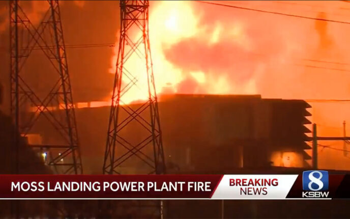 Nye evakueringer i California: Verdens største anlegg for batteri&shy;lagring i full fyr