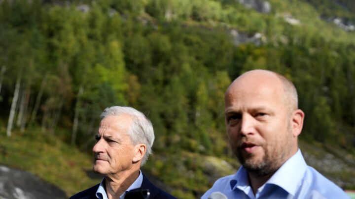 Løpet er kjørt: Sp bør forlate regjeringen straks
