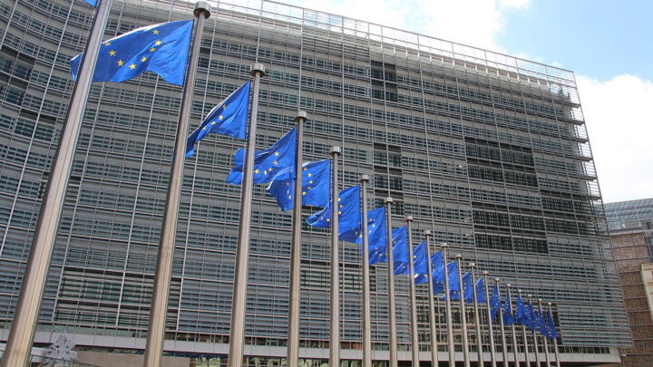 EU vil styrke budsjettet med ny avgift på store selskaper