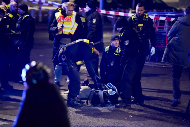 Mann alvorlig skadet i kniv&shy;angrep ved Holocaust-minnesmerket i Berlin