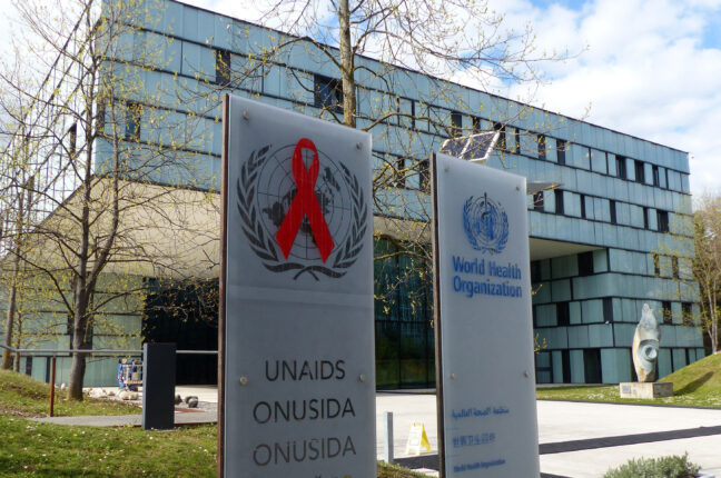 FNs aidsprogram (UNAIDS) mener 6,3 millioner kan dø på grunn av Trump