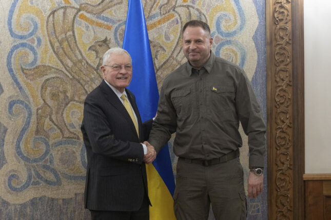 J.D. Vance: Ikke smart av Zelenskyj å angripe Trump offentlig