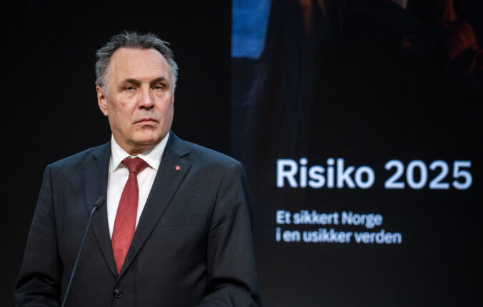 Forsvarsministeren setter kjøp av beskyttelsesmasker til Ukraina på vent