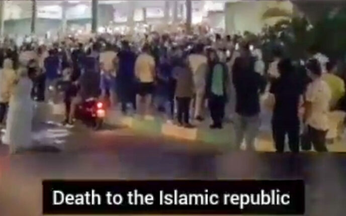 Iran: Sprekken mellom mullahene og folket er blitt til en avgrunn