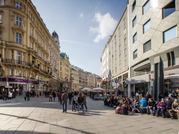 Stor demonstra&shy;sjon i Wien mot mulig konservativ regjering