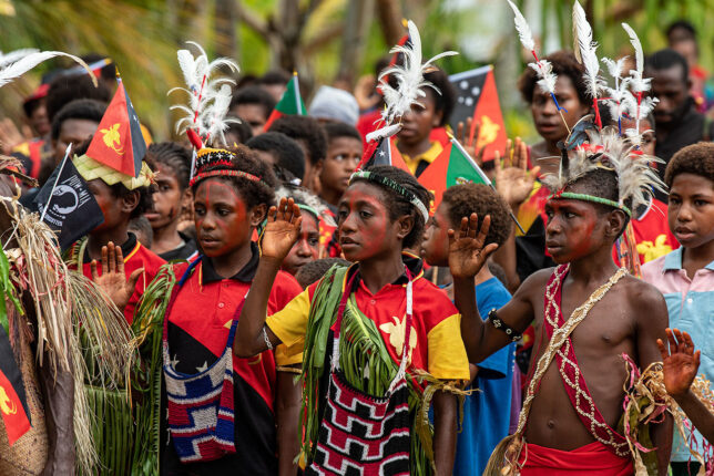 Papua Ny-Guinea: Fra «kannibaler» og «hode&shy;jegere» til grunnlovs&shy;festet kristendom