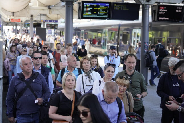 Bom fast i stummende mørke i tog utenfor Lillestrøm