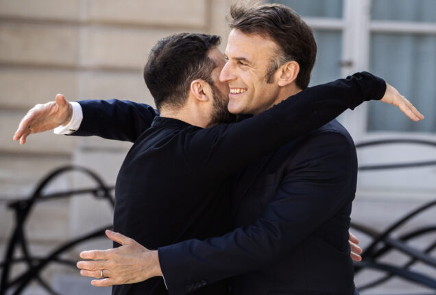 Macron gjør seg høy og mørk, ser for seg franske styrker i Ukraina