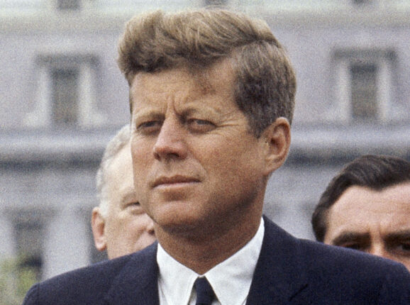 Donald Trump frigir alle dokumentene om JFK-attentatet