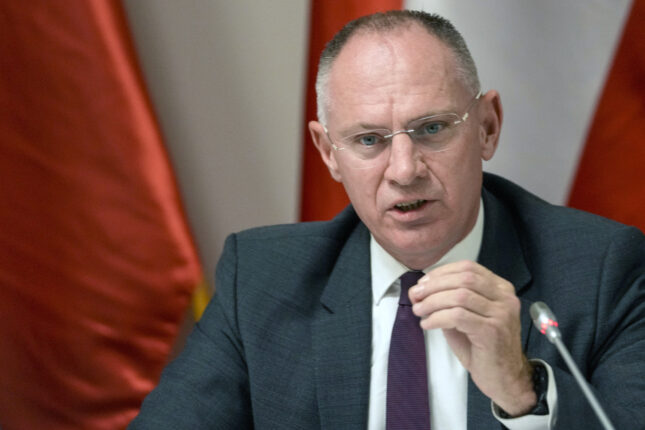 Østerrikes innenriks&shy;minister ønsker en «effektiv løsning» på Syria-deportasjoner