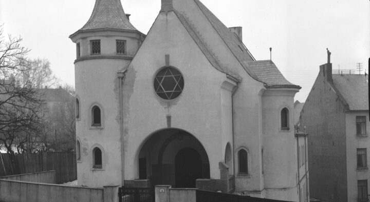 Synagogen i Bergstien 15, Oslo (grunnlagt 1917, innviet 1920).