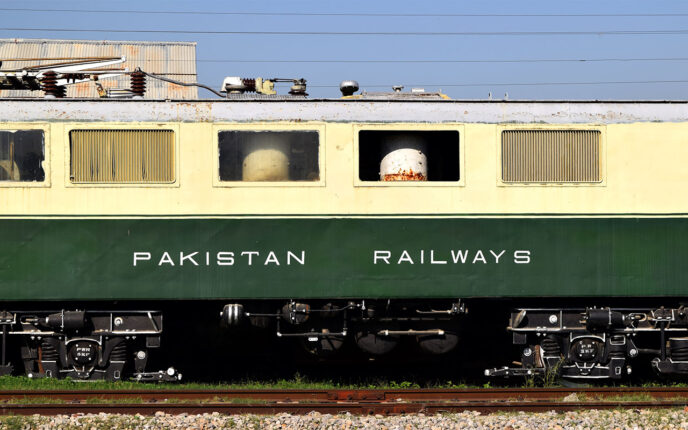 Pakistan: Separatist&shy;gruppe skyter mot tog med hundre&shy;vis av passasjer