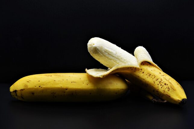 Minister med bananskrekk skal ha sendt nakenbilder til sin partisekretær
