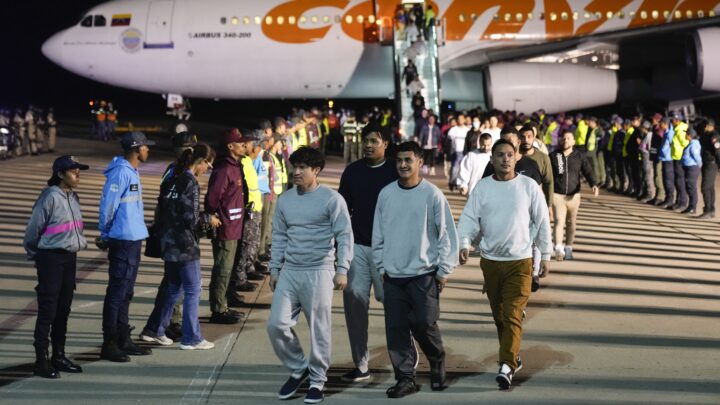 Dommer blokkerer Trumps opphevelse av lovlig status for 530.000 migranter