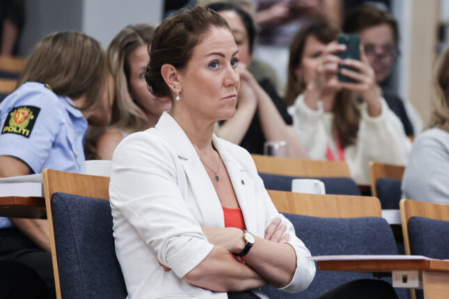 Flere unge ber om hjelp i frykt for å bli etterlatt i utlandet – regjeringen vurderer utreiseforbud