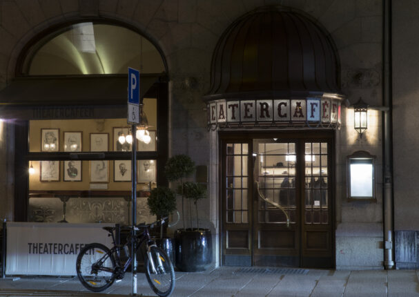Aftenposten trykker søppel: Når «mangfold» skal viske ut historien på Theatercaféen