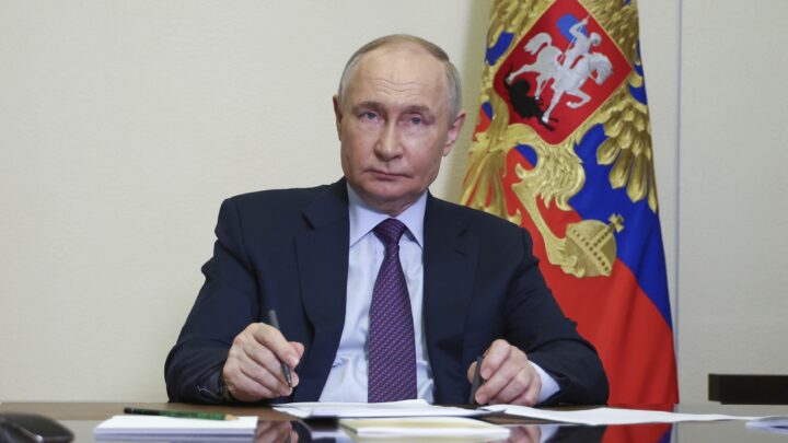 Putin signaliserer vilje til å snakke med Zelenskyj