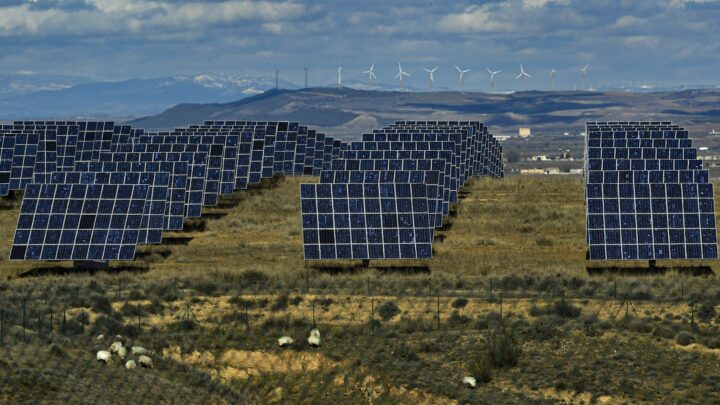 Oppklaring av strøm­bruddet uteblir. Energi­topp advarer om sol- og vind­kraft