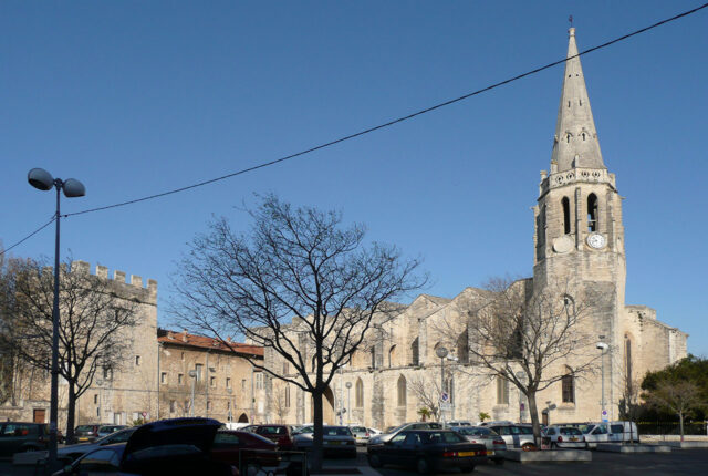 Frankrike: Prest angrepet inne i kirke av unge menn som ropte «Allahu akbar»