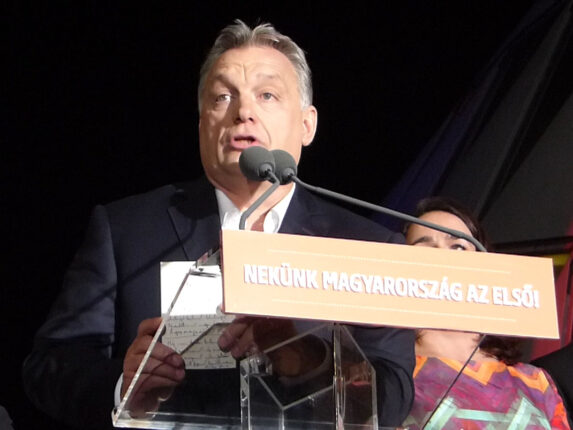 Orbán trekker Ungarn ut av ICC på grunn av arrest&shy;ordren mot Netanyahu