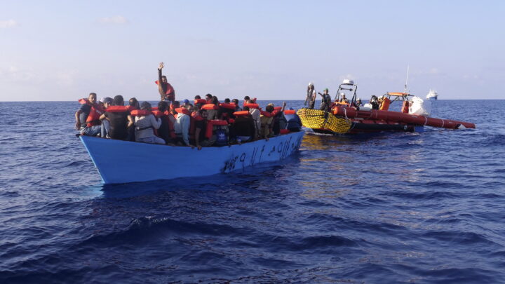 Ny asylflom: Hellas stopper all behandling av asylsøknader