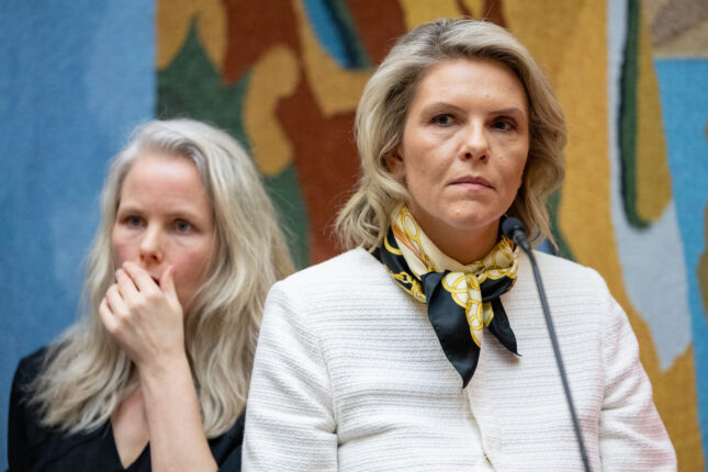 FrP legger seg flat for NRK