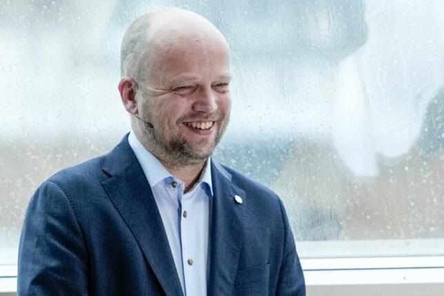 Vedum kritisk til høye lederlønninger – mottok selv nær to millioner