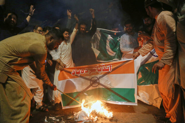 Norsk-pakistanere demonstrerte utenfor Indias ambassade i Oslo etter rakettangrep